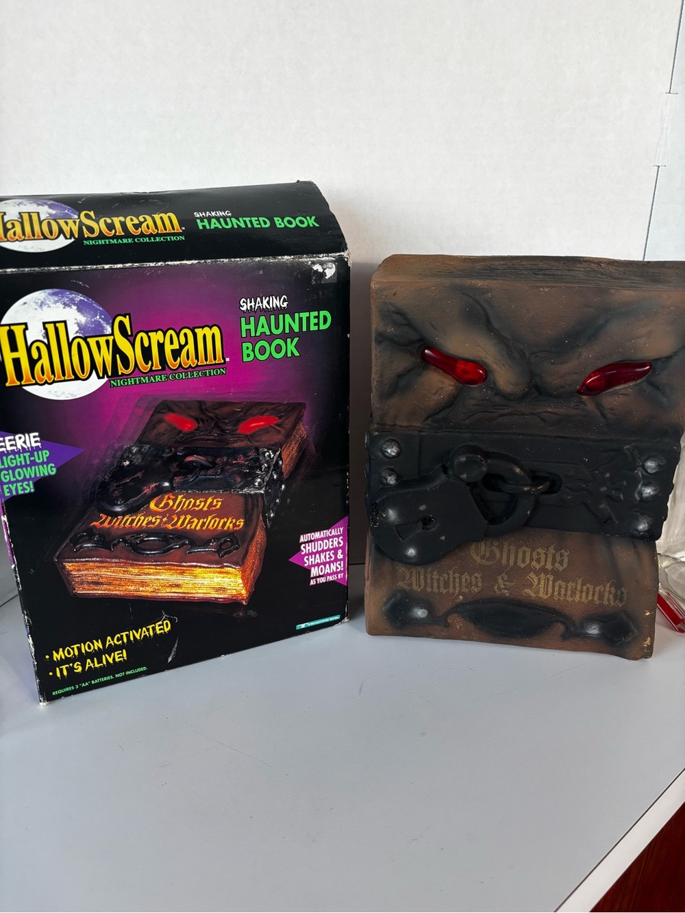 Vintage Trendmasters 1996 HallowScream Animated Haunted Book WORKS!